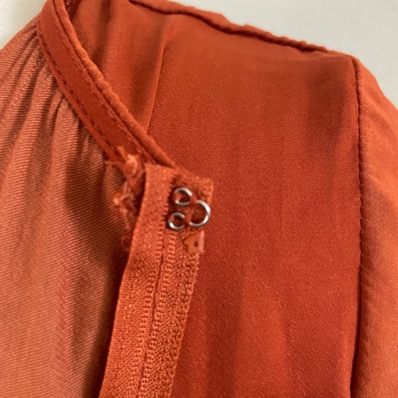 Francesca's rust-orange satin flutter sleeve high-low midi dress front tie knot - Picture 10 of 12